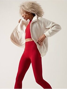 ATHLETA Conscious Crop D-DD+ Candy Red M